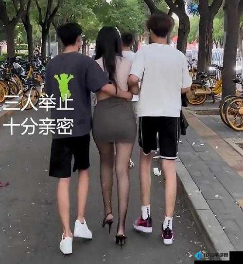 两男一女私密互动