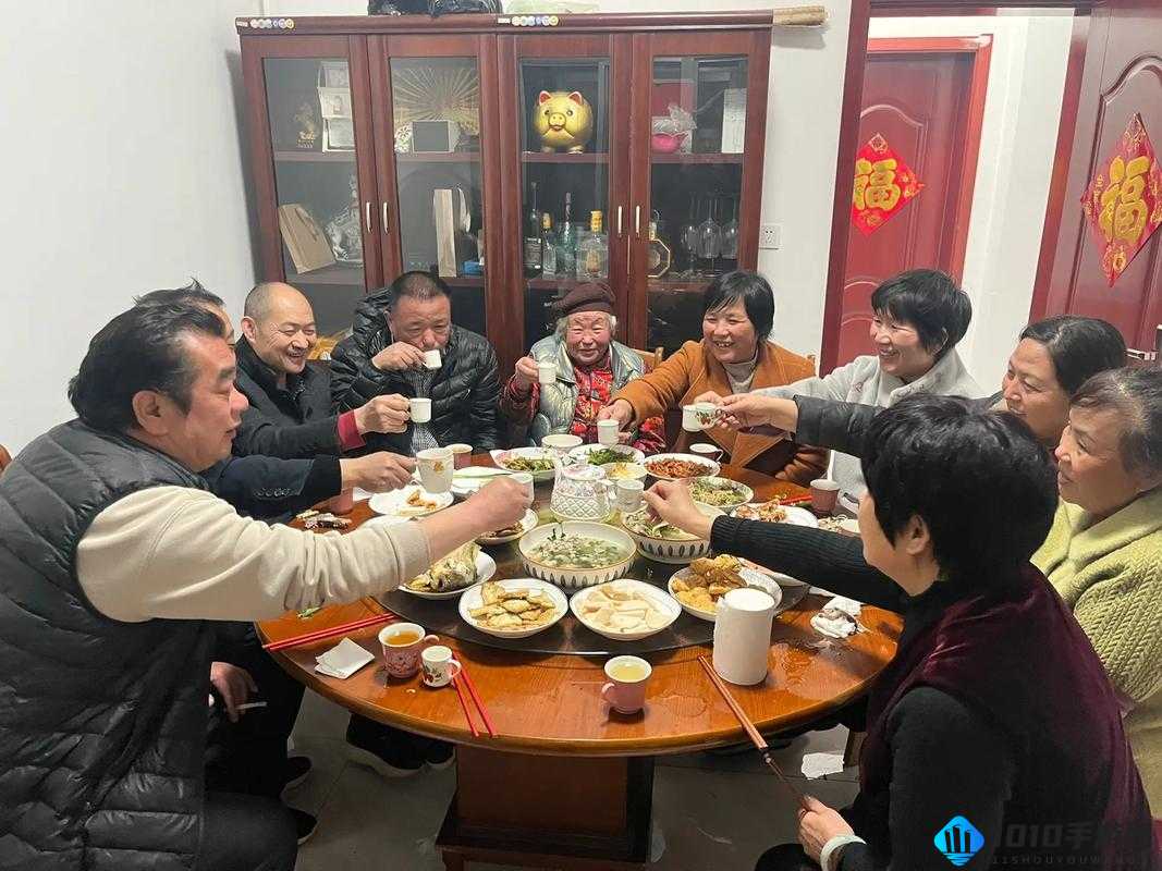 大团圆结亲情会妈妈的：温馨时刻