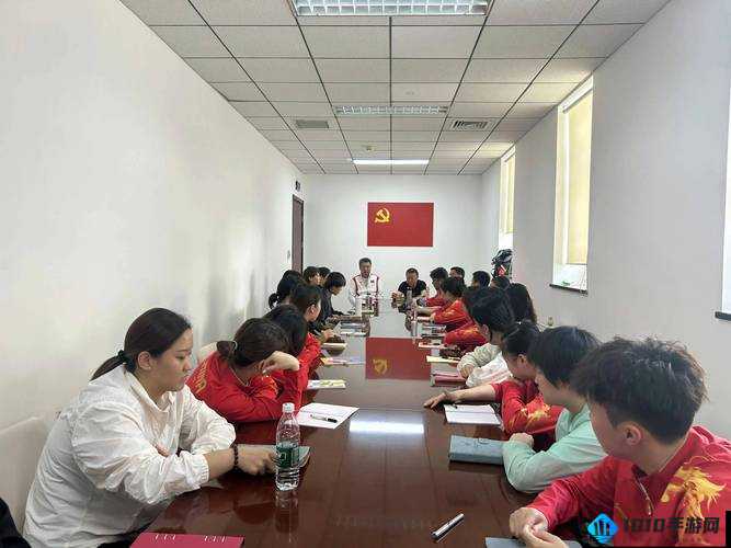 开会时在桌下运动：新奇的行为探秘